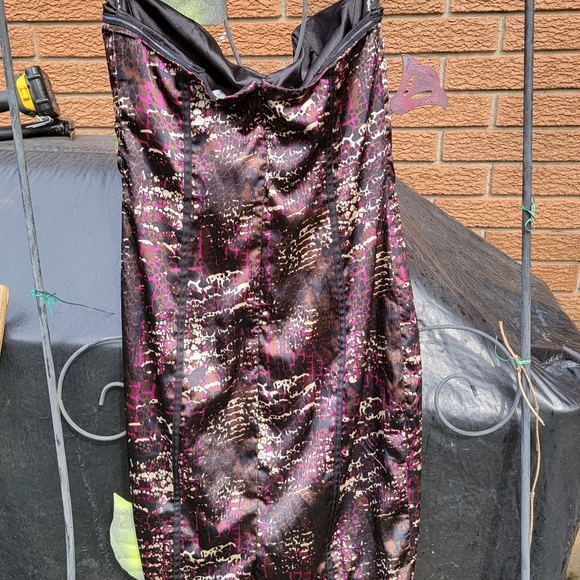 Dresses - Picture 1 of 6